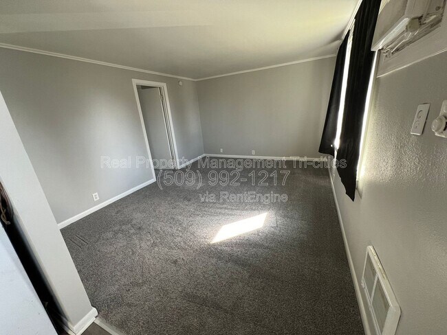 Building Photo - 919 E 27th Ave