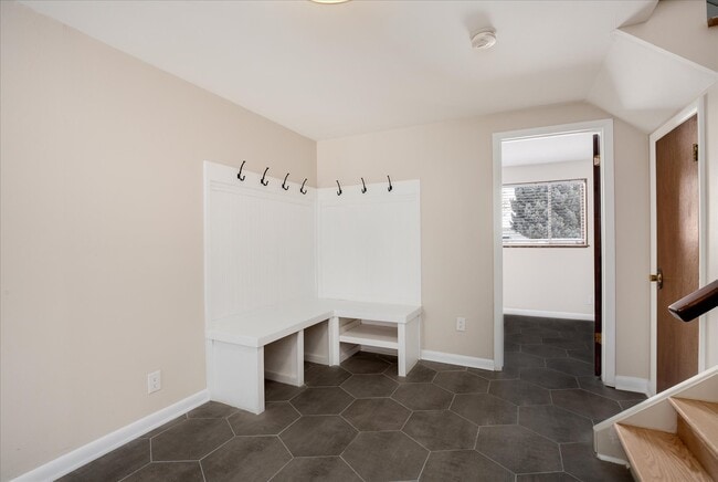 Building Photo - 982 E Briarwood Cir S