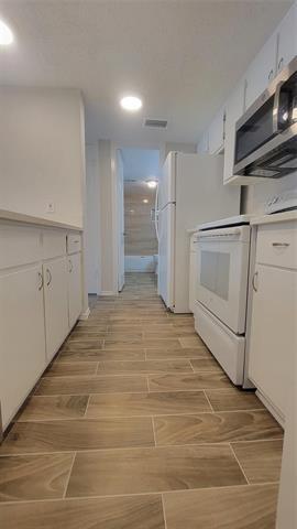 Building Photo - 4615 Country Creek Dr