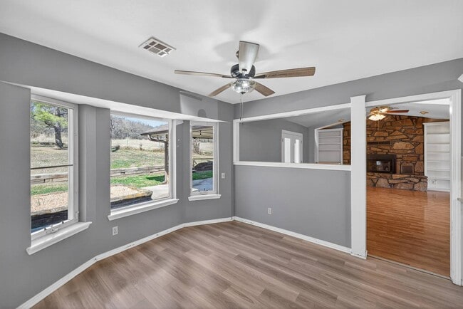 Building Photo - 1910 W 4th St S