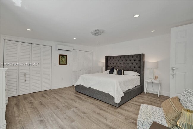 Building Photo - 1910 N Hibiscus Dr