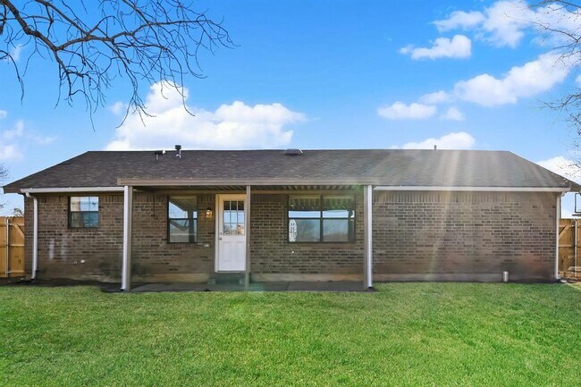 Building Photo - 1105 S Avery Dr