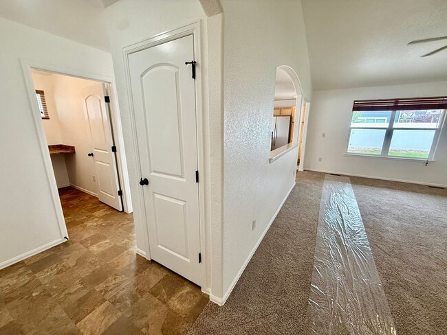 Building Photo - 7545 Back Stretch Dr