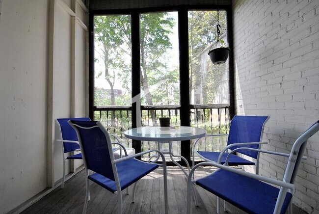 Building Photo - 15 Melvin Ave