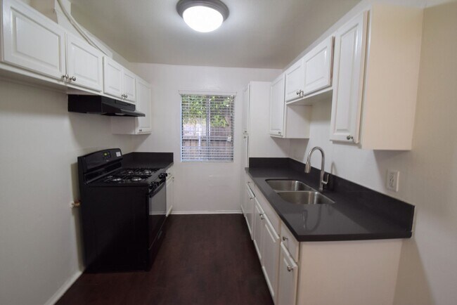 Building Photo - 6954 Woodman Ave