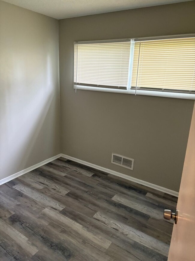 Building Photo - Large 3 bedroom house available