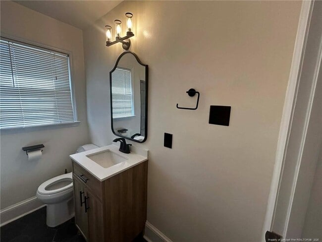 Building Photo - 1000 Ivy Rd