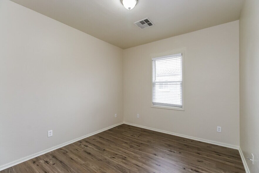 Building Photo - 5710 S 21st Pl