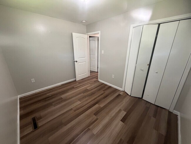 Building Photo - Fully Updated!