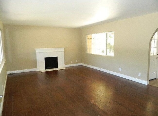 Building Photo - Concord, Holbrook Heights Charming 3-Bed, 2-Bath Home - 16 Month Lease