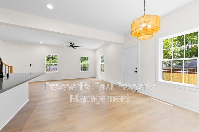 Building Photo - 3420 Tappan Pl