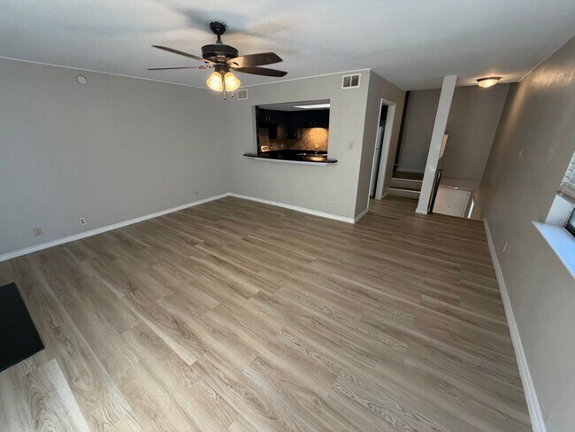 Building Photo - 5829 Phoenix Dr