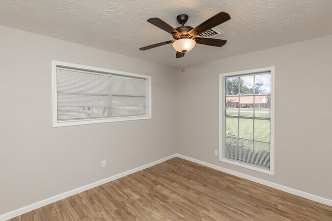 Building Photo - 311 Pinemont Dr
