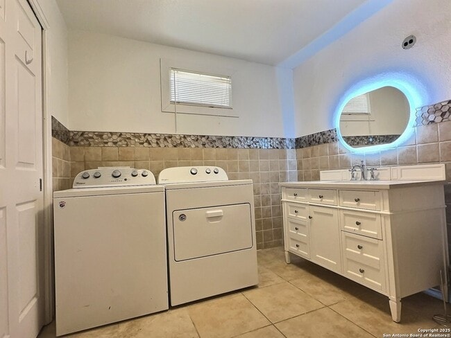 Building Photo - 119 E Ridgewood Ct