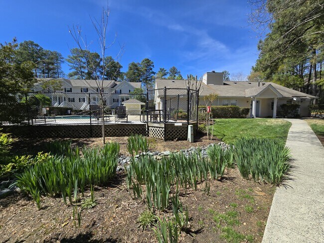 Building Photo - 117 Kingsbury Dr