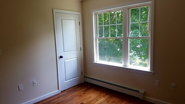 Building Photo - 47 Coles St