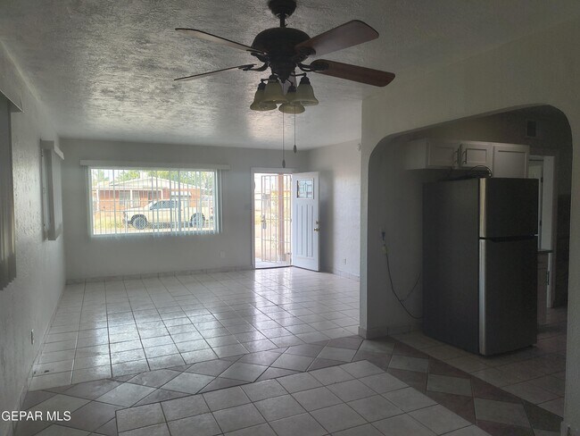 Building Photo - 4908 Blue Ridge Cir