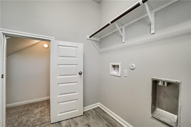 Building Photo - 2924 Sage Ranch Dr