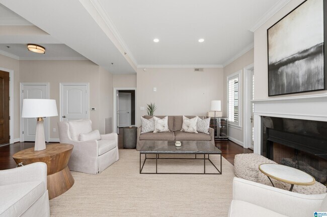 Building Photo - 2600 Highland Ave