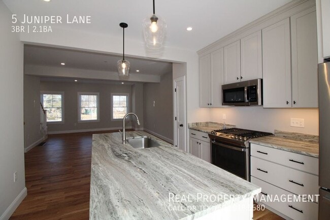 Building Photo - 5 Juniper Ln