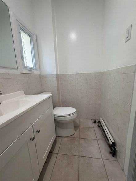 Building Photo - 124 Winfield Ave