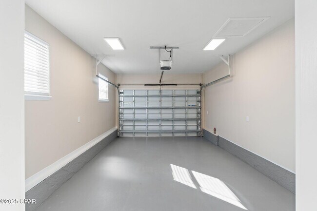 Building Photo - 1335 Capri Dr