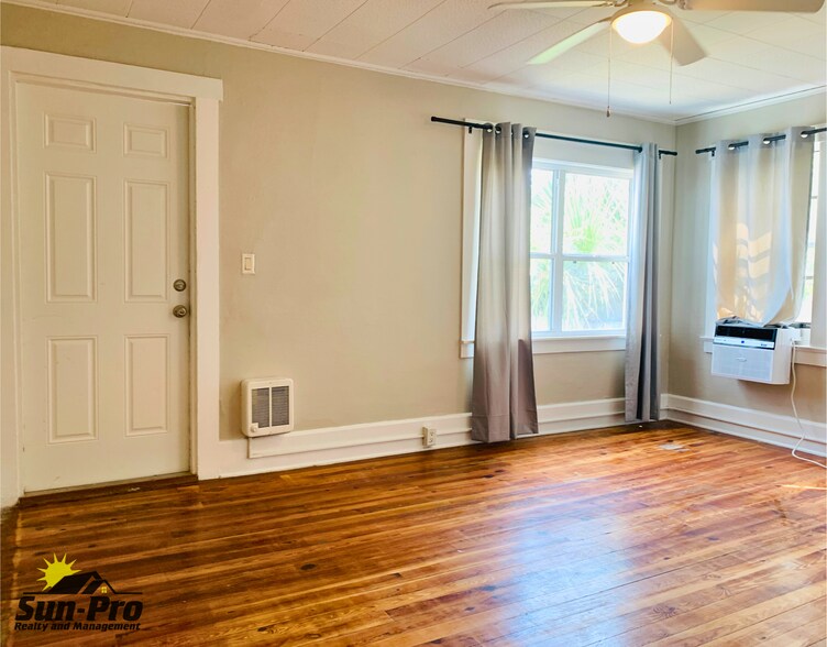 Building Photo - 808 S Grandview Ave