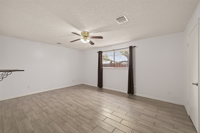 Building Photo - 11331 Oakcenter Dr