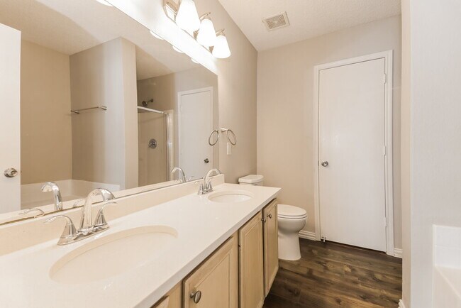 Building Photo - 1446 Stewart Dr