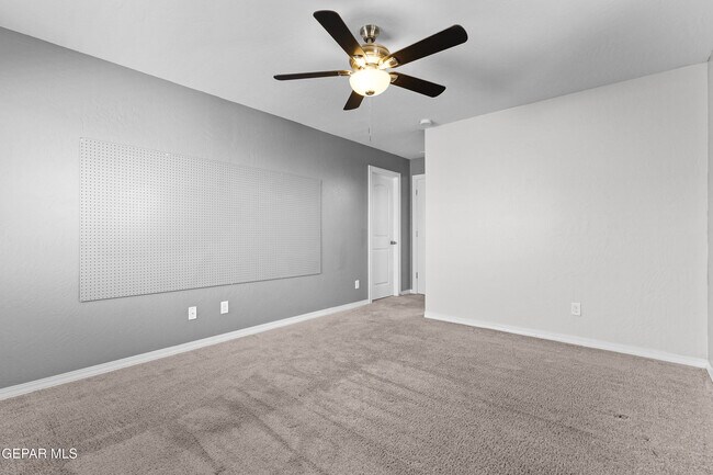 Building Photo - 212 S Manzanita Dr