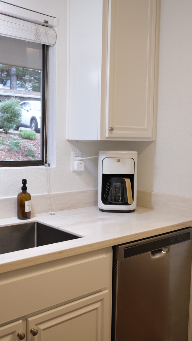 Kitchen - 250 Forest Ridge