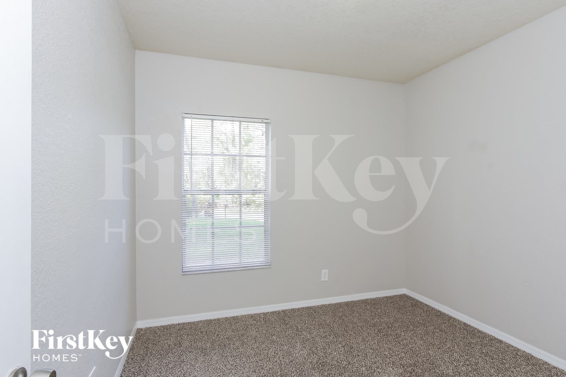 Building Photo - 3422 Renault Cir
