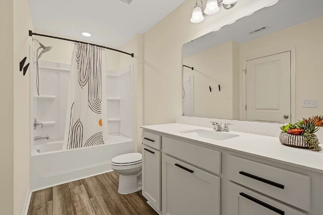 Building Photo - Furnished 3-Bed Townhouse in Durham