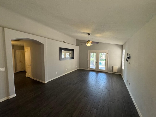 Building Photo - 24 S Willow Creek St