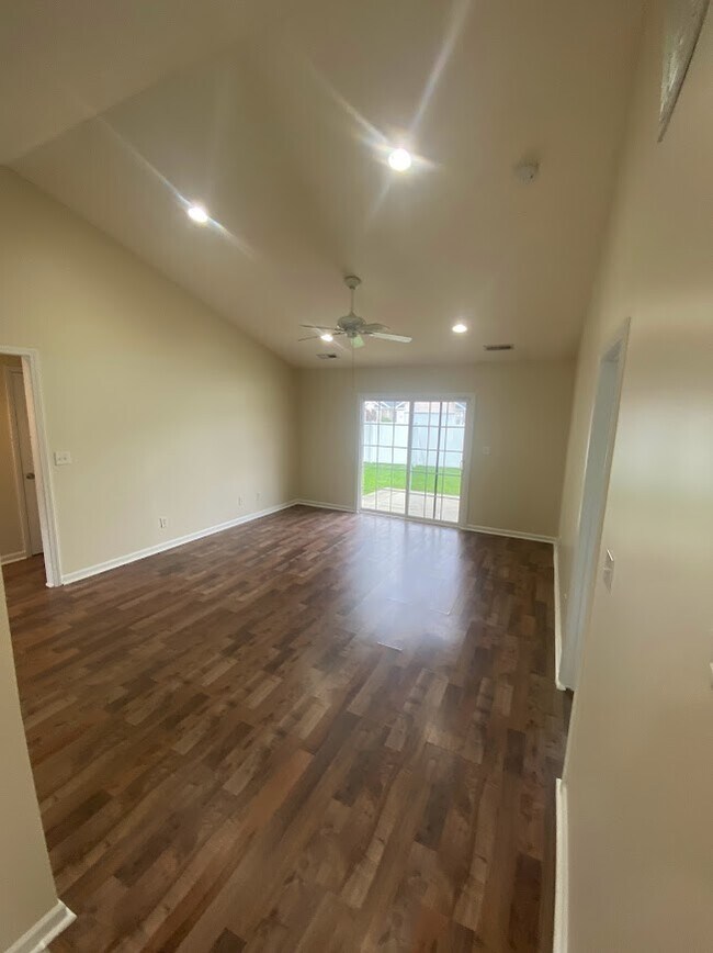 Building Photo - 181 Point Break Dr