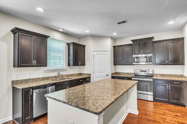 Building Photo - 5 bedroom house in the Somersby neighborhood in Pooler