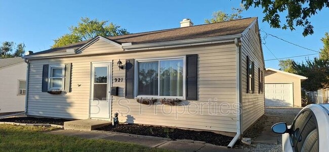 Building Photo - 921 W Purtscher Dr