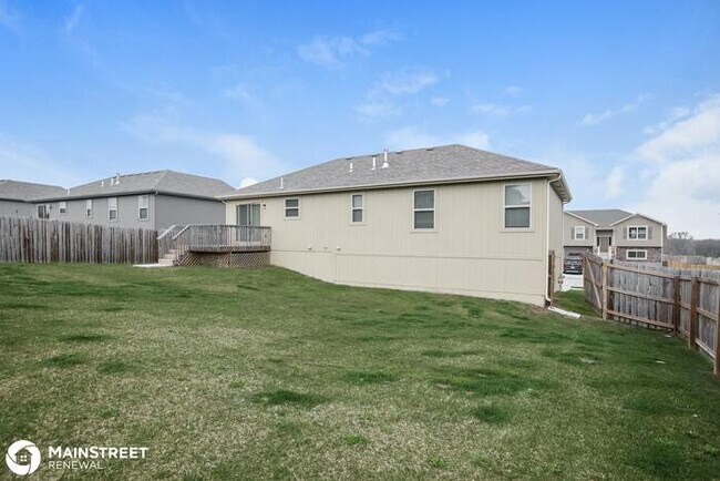 Building Photo - 419 Sunflower Dr, Raymore, MO 64083