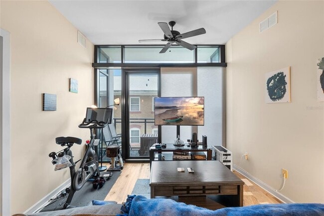 Building Photo - 400 4th Ave S