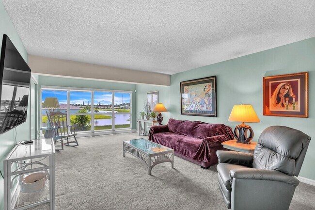 Building Photo - 5910 Via Delray Blvd