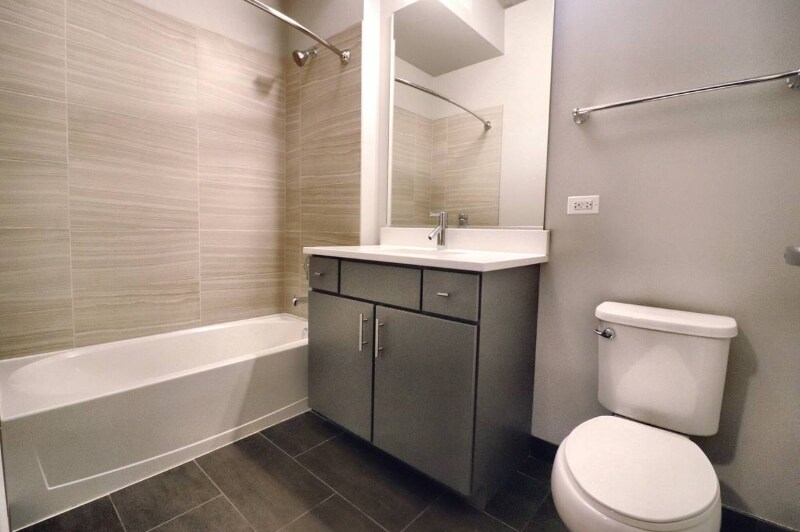 Building Photo - 830 S Clark St