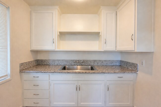 Building Photo - 1916 E Hunter Ave