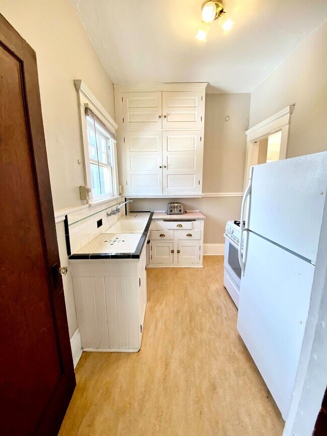 Building Photo - 1428 SE 46th Ave