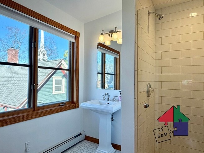 Building Photo - 112 Main St