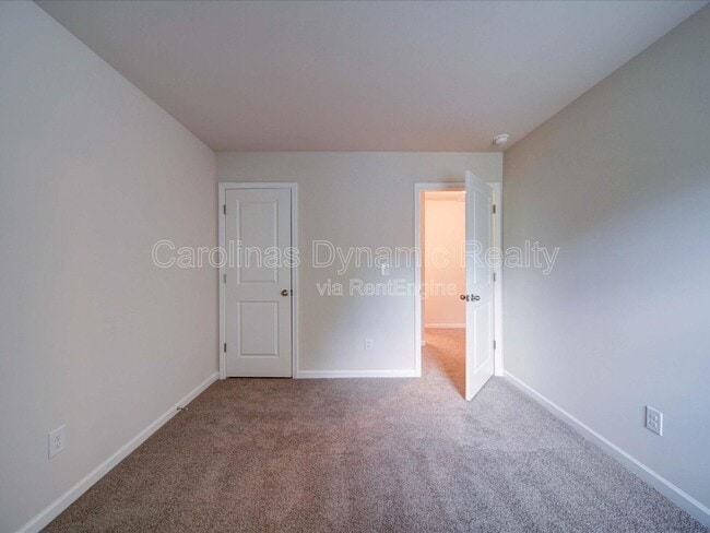 Building Photo - 916 S Battleground Ave