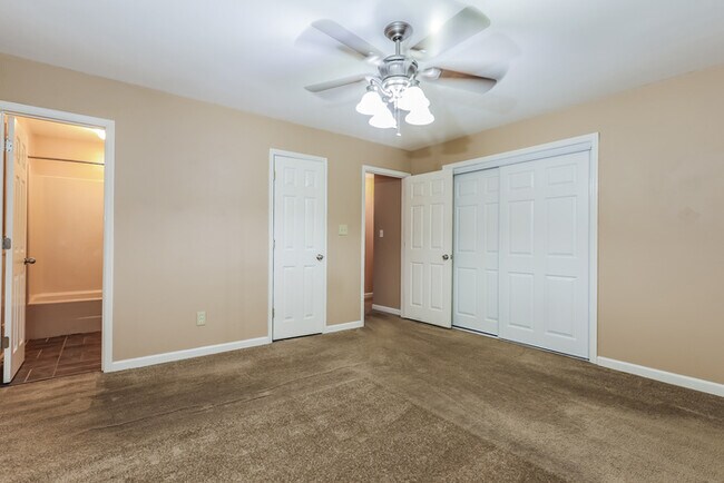 Building Photo - Spacious 3-Bedroom Home in Rex, GA