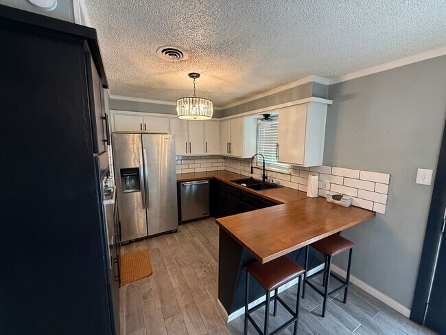 Building Photo - PRE LEASING for fall 2026! 4/2 by LCU!