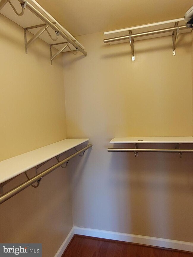 Building Photo - 4123 S Four Mile Run Dr