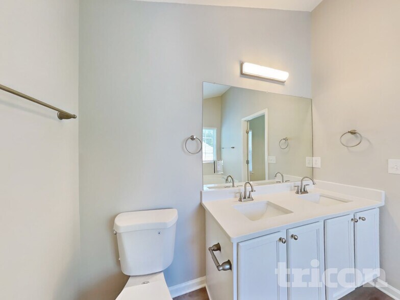 Building Photo - 986 Peachtree Meadows Cir