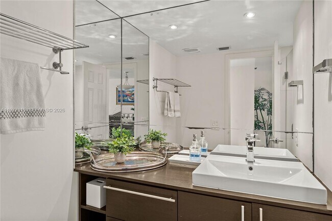 Building Photo - 2501 Brickell Ave